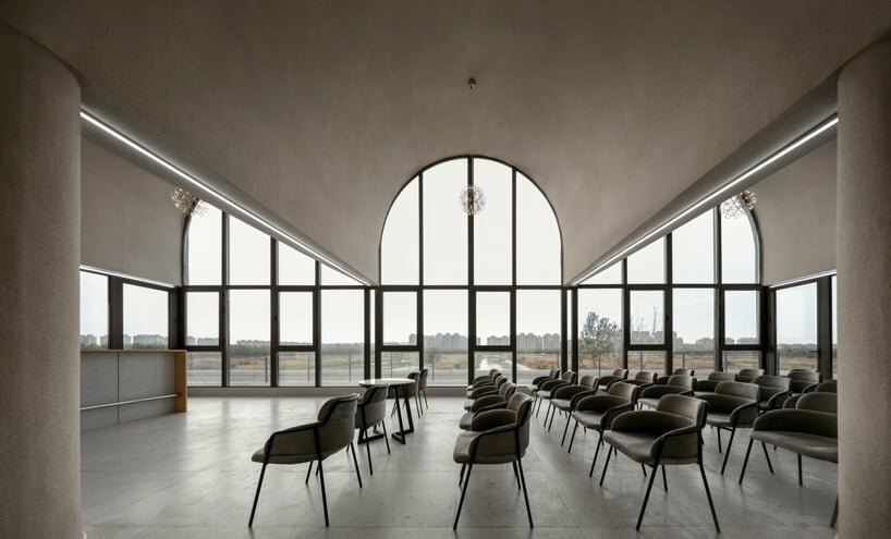 café & lounge on the second floor