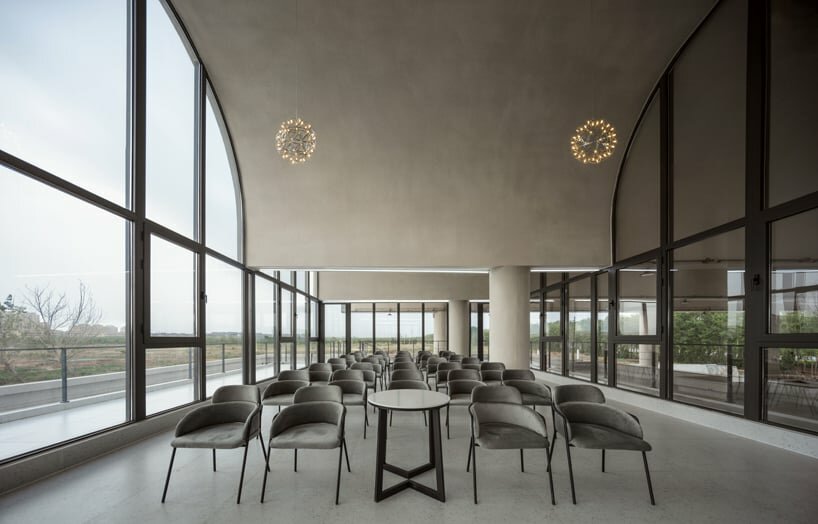 café & lounge on the second floor