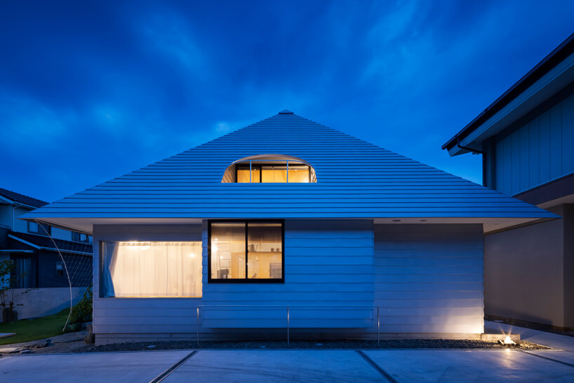 roof terrace and courtyard enhance family bonds within japanese house by container design