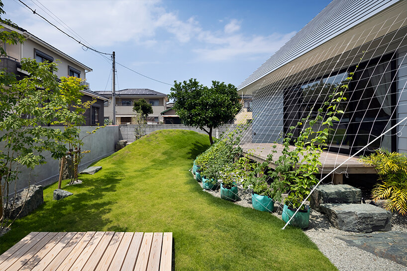 roof terrace and courtyard enhance family bonds within japanese house by container design
