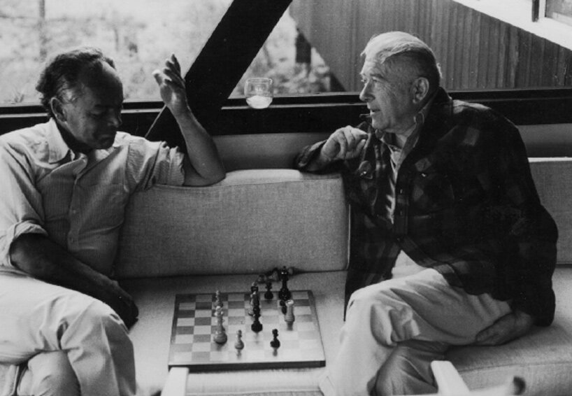 Breuer and Kepes playing chess on the porch