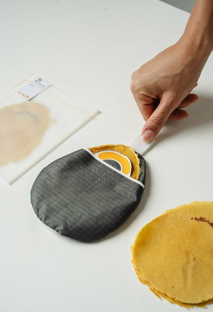 the case boasts a covered opening with a polyplex layer that ensures easy and friction-based sheet extraction