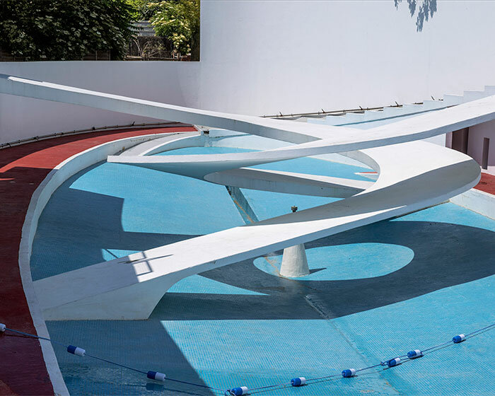 danica o. kus captures interwoven spiral ramps of modernist penguin pool at london zoo