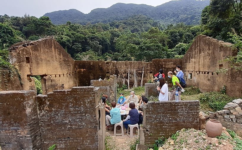 a co-creation workshop takes place on-site, between the ruins of the old structures