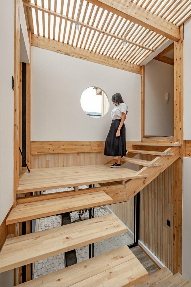 vertical circulation is resolved within the connecting axis