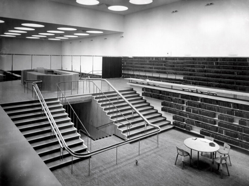 Municipal Library, Viipuri, Finland, 1927–35. Picture credit: Gustaf Welin,Alvar Aalto Foundation (page 71, top) reading and reference rooms withcentral staircase and grid of rooflights