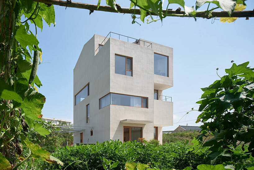 crossing house L&M