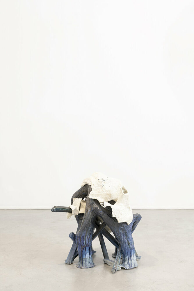 Tangled Construction #3 (2021) by Johannes Nagel | porcelain, 67 x 57 x 53 cm 