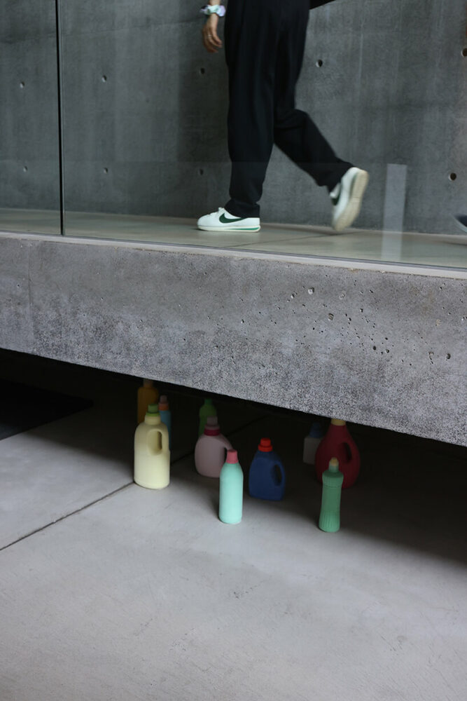 《 》(Untitled) by Shinya Aota | image © designboom