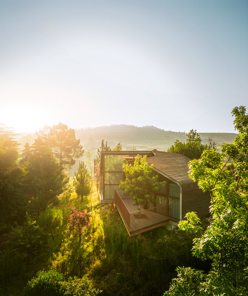 FCC arquitectura inserts wellness retreat into a lush oasis in portugal