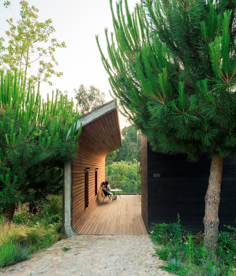 FCC arquitectura inserts wellness retreat into a lush oasis in portugal