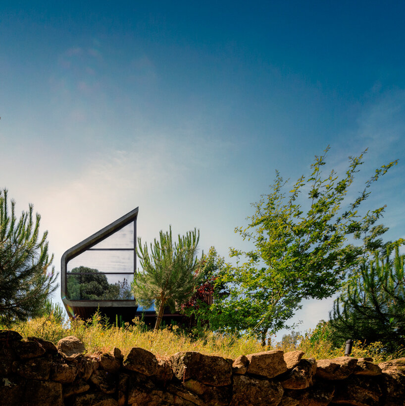 FCC arquitectura inserts wellness retreat into a lush oasis in portugal
