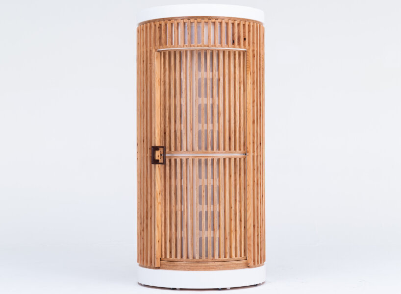 giraffenap standing sleeping pods