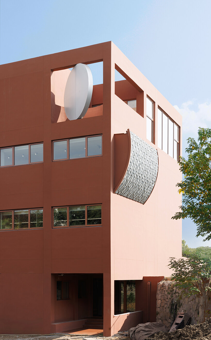 li city study invites 24/7 reading amid a terracotta-hued & skylit backdrop in china - 6