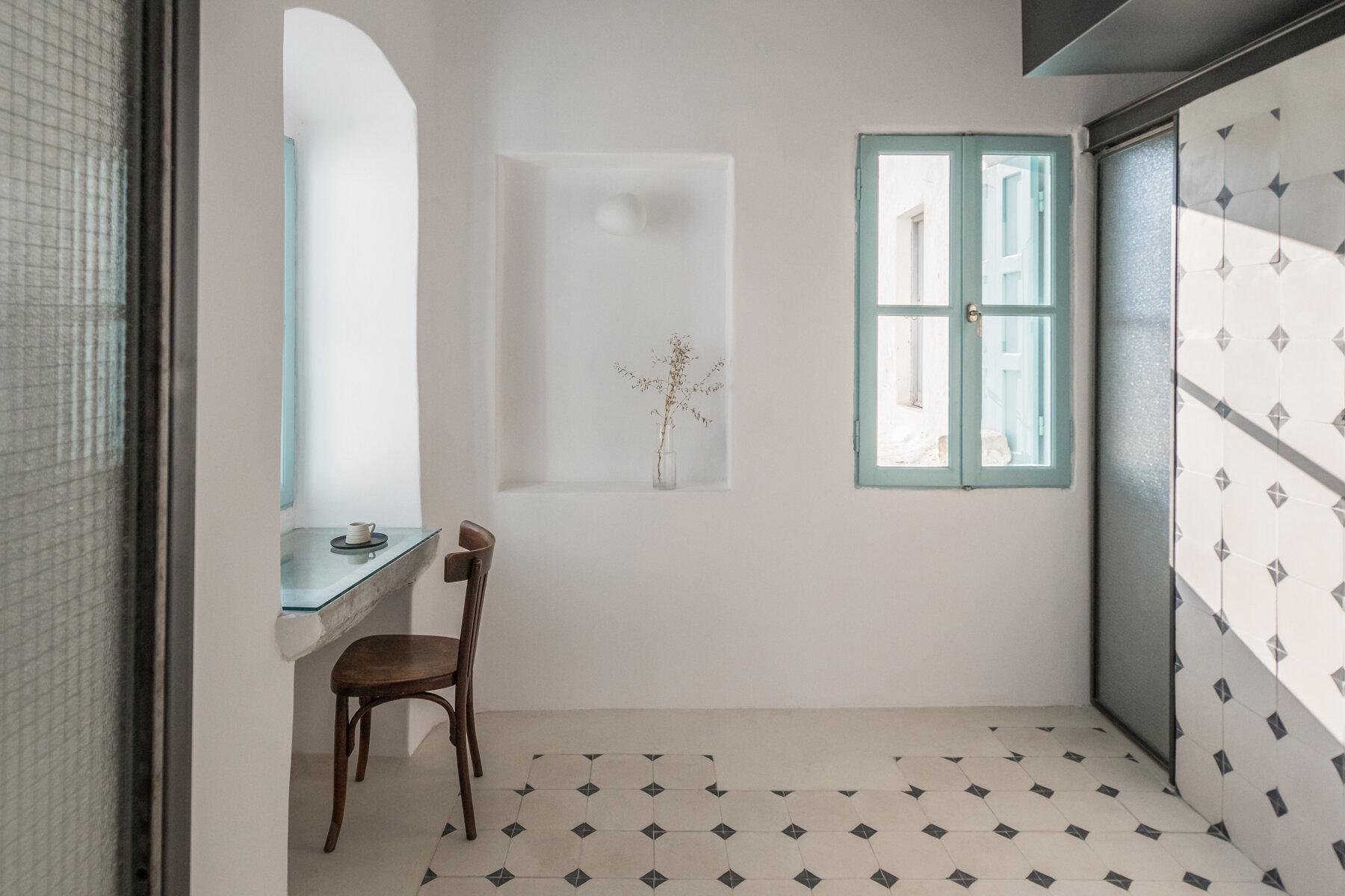 mold-architects-greek-island-coffee-house-designboom-1800