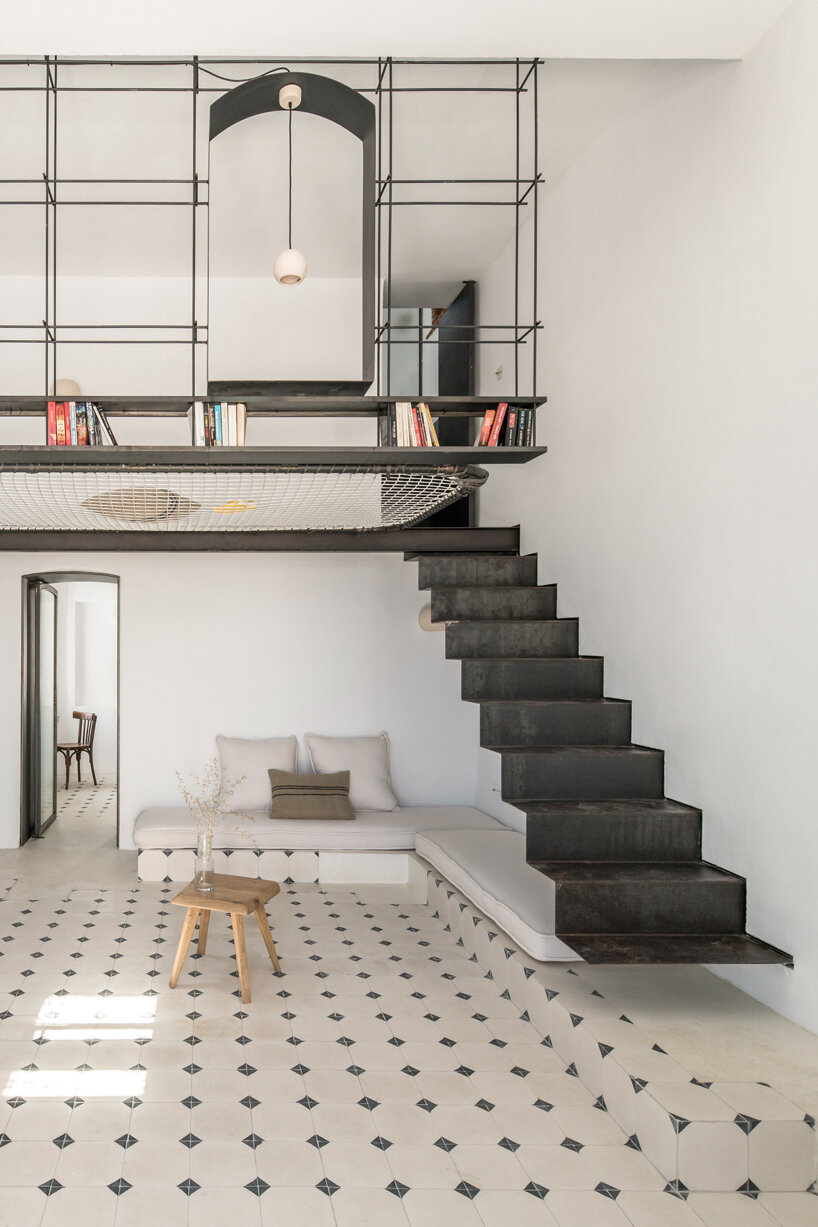 MOLD architects' scaffolding system balances function & openness in greek summer home