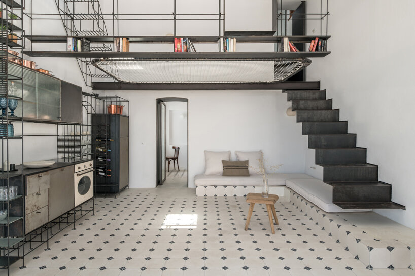 MOLD architects' scaffolding system balances function & openness in greek summer home