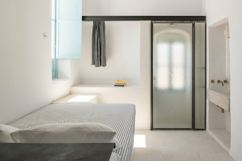 in the bedrooms, steel was also used as the main structural material