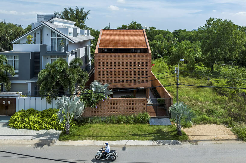 nhà bè tropical space