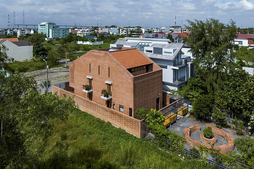 nhà bè tropical space