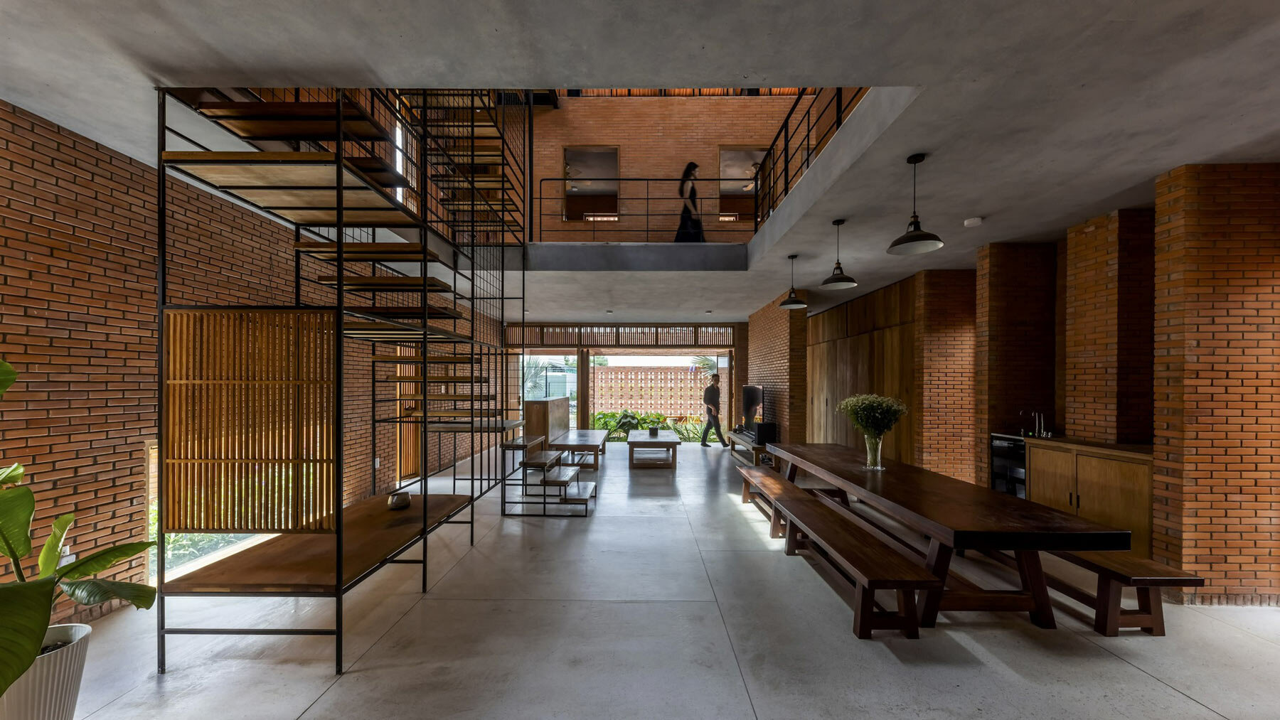 nha-be-house-tropical-space-vietnam-designboom-06a