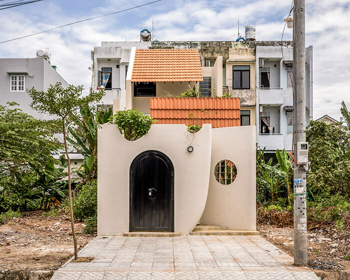 da vàng studio nurtures seven gardens within its nhà voi house in vietnam