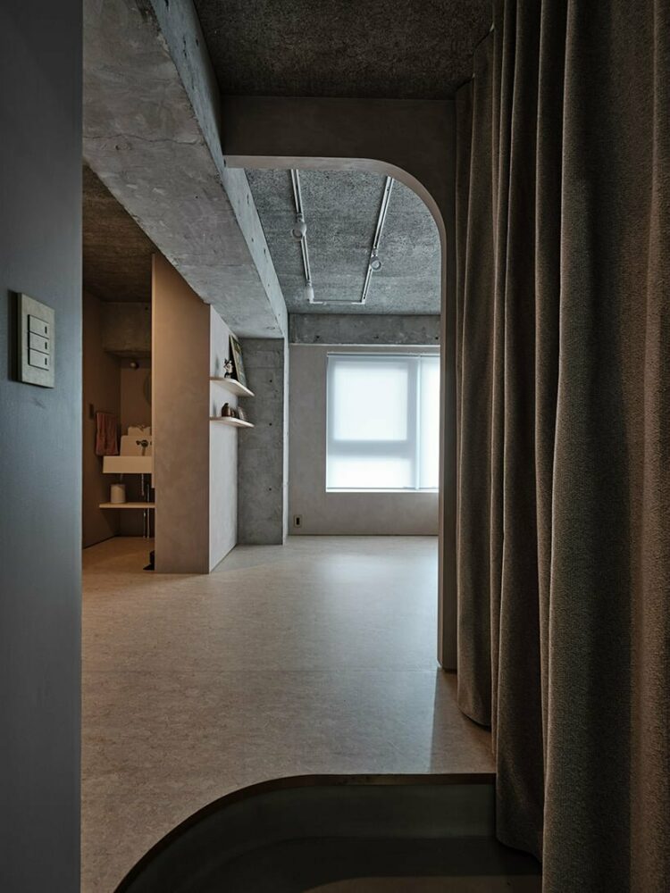 HAMS and, Studio applies robust plastering on the internal walls and glossy solid finishes on the passages
