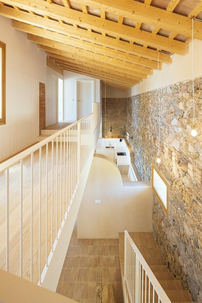 a double-height space in the kitchen-dining area emphasizes the unique semicircular geometry