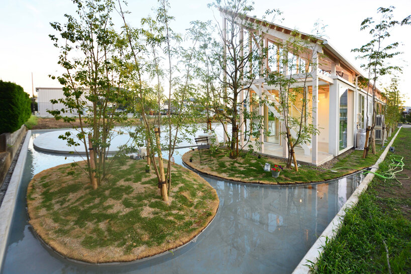 single-slope roof forms open terrace for studio velocity's japanese beauty salon 