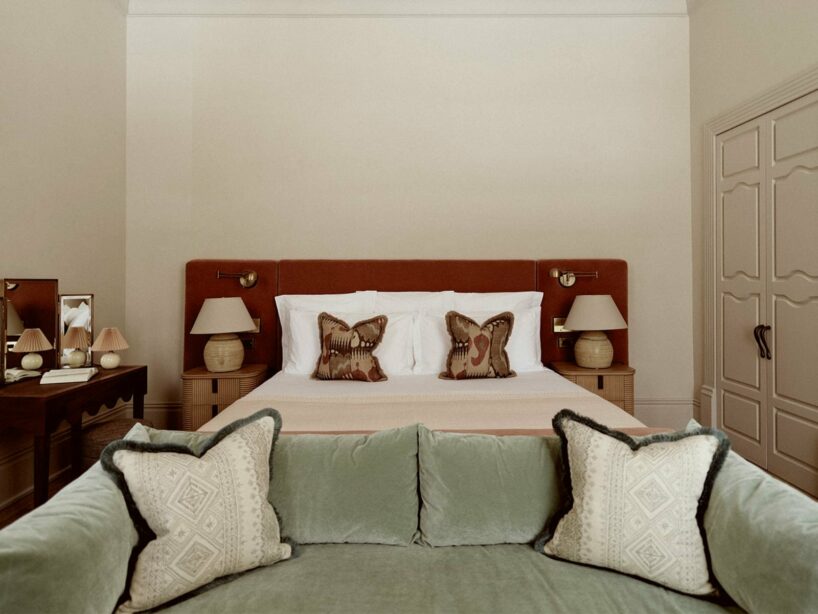 Casa Large room is approximately 578 sq ft 