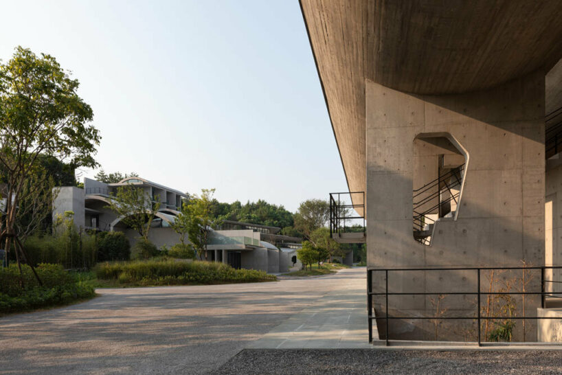 between positive arch and reverse arch buildings ©Su Shengliang