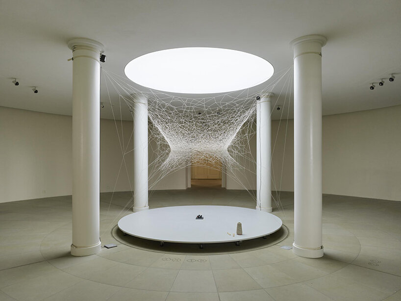 roland halbe captures the testing of AR on wild silk at