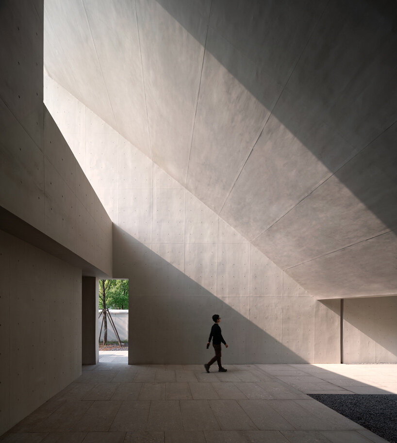 atelier deshaus encloses taoyiqiu memorial hall in china with monumental walls
