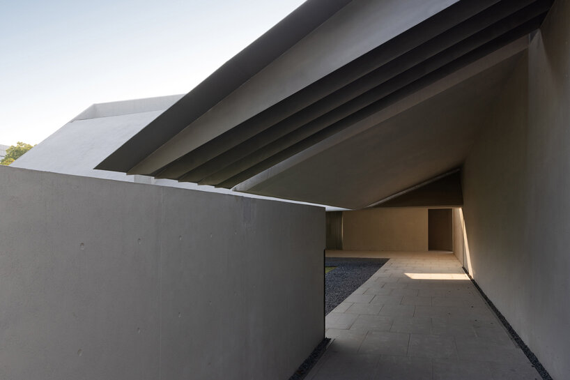 atelier deshaus encloses taoyiqiu memorial hall in china with monumental walls