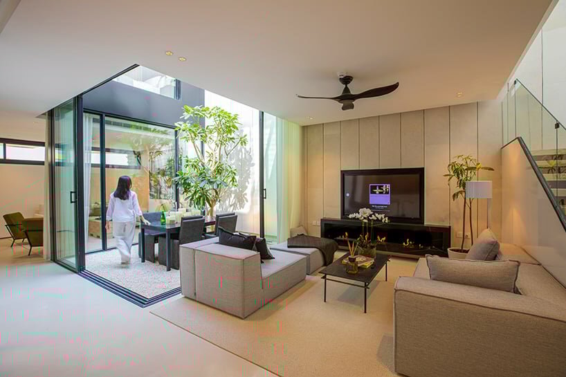 visual connectivity to the courtyard is maintained throughout the layout