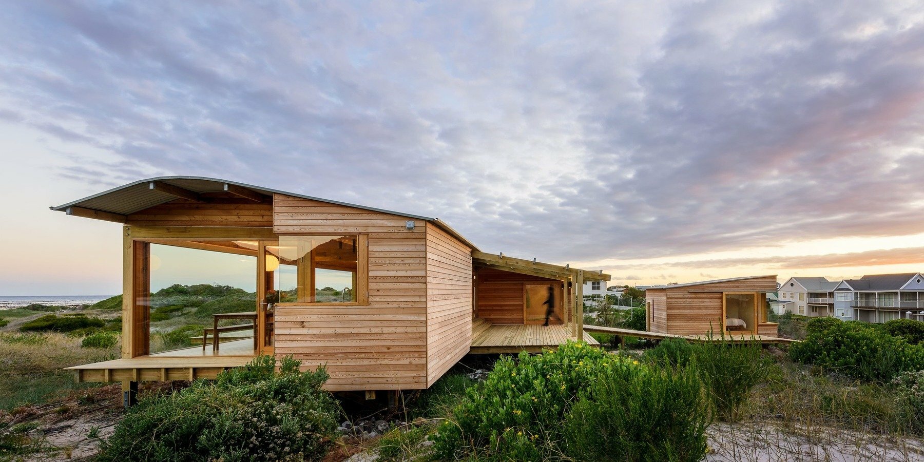 timber-clad-dune-house-klg-architects-south-africa-designboom-1800-2