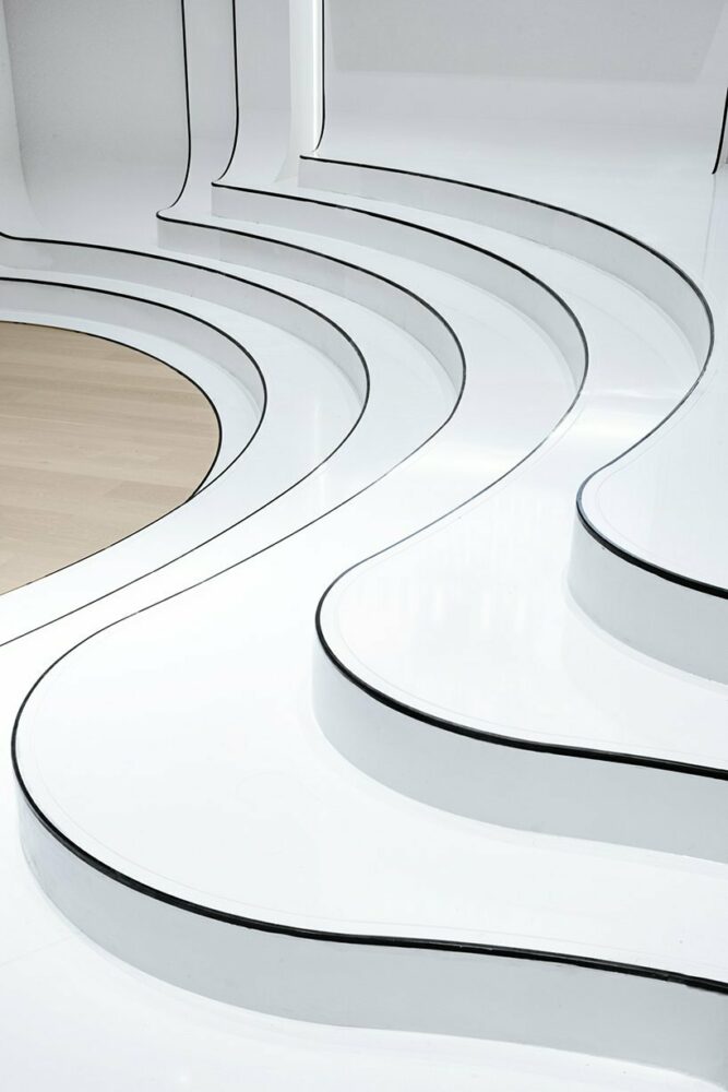 staggered steps offer an immersive experience that resonates with the theme of nature
