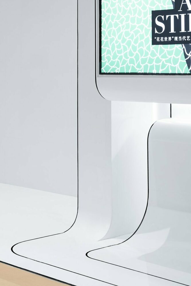 the fluid and timeless environment encourages contemplation and artistic appreciation