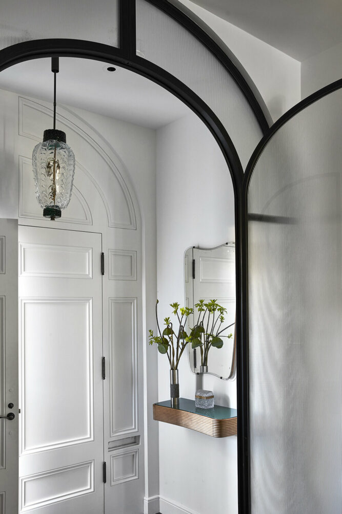 entry vestibule features a Tomaso Buzzi for Venini pendant