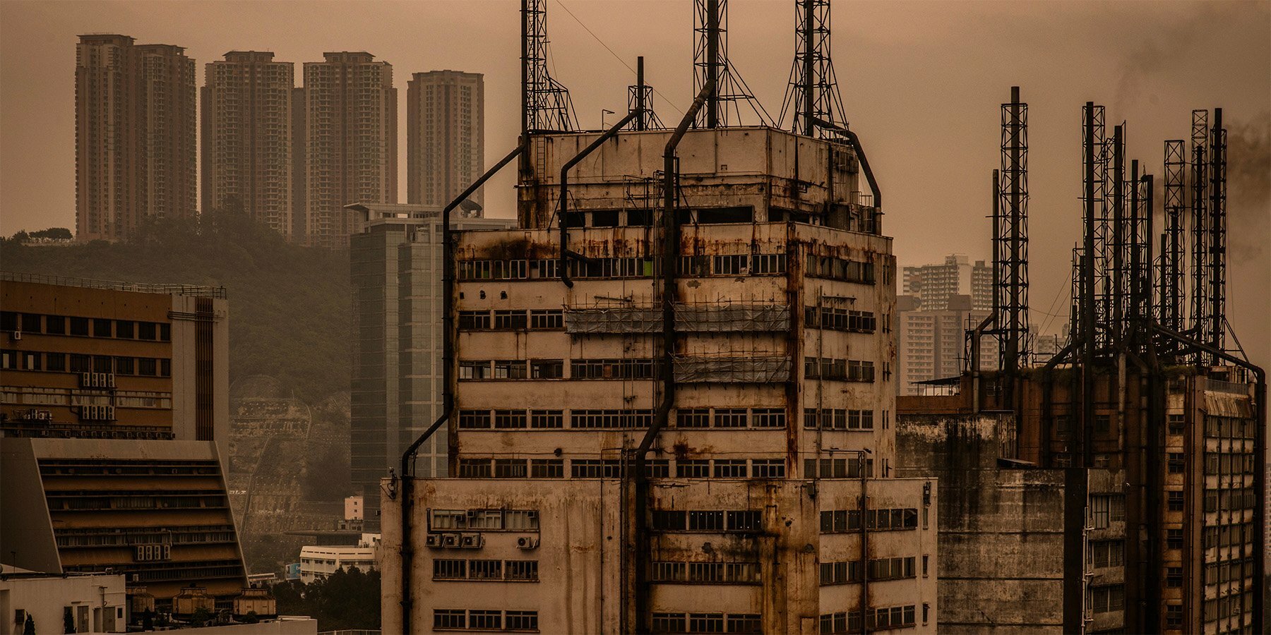 manuel-alvarez-diestro-photo-series-hong-kong-designboom-1800-3