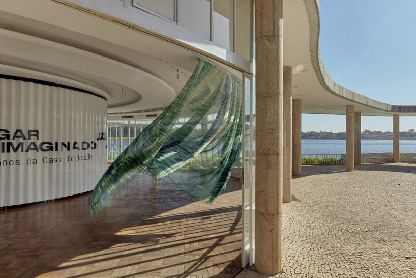 using wind to enhance the dynamic relationship with the site and with time