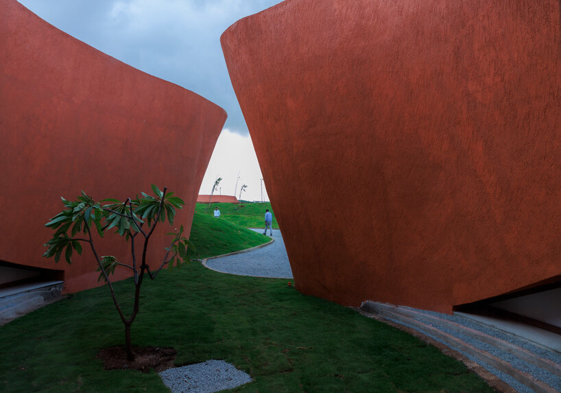 sP+A's hampi art labs in india unfolds with an undulating architecture