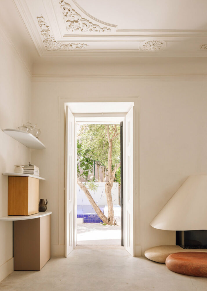 relationship between interior and exterior, bespoke shelving and boxes