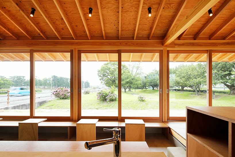 the counter stands across the large openings