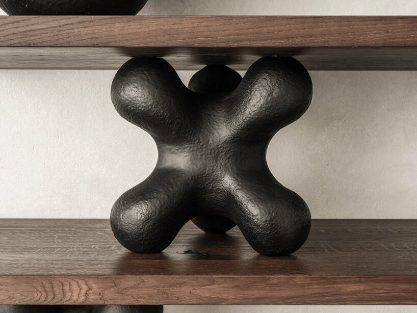 close up of BIBLIOTEKA