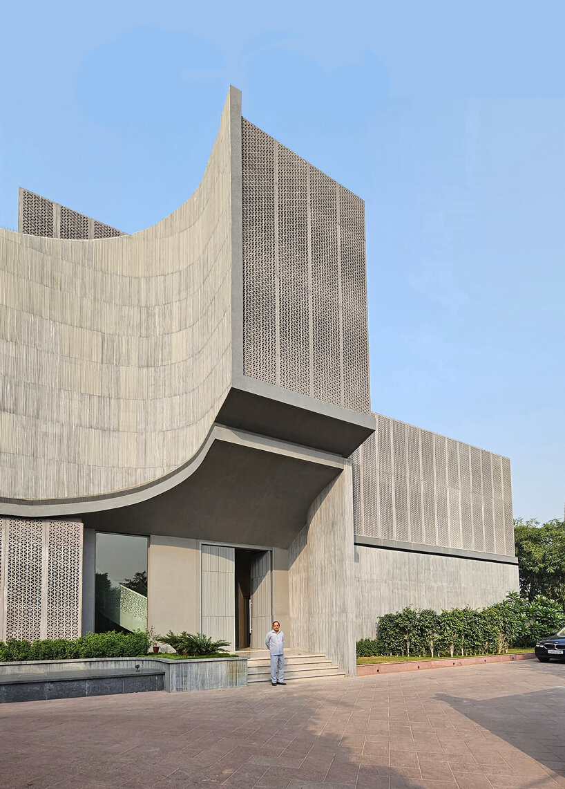 sanjay puri's screening facade infuses zen spaces in india with transparency & indirect light