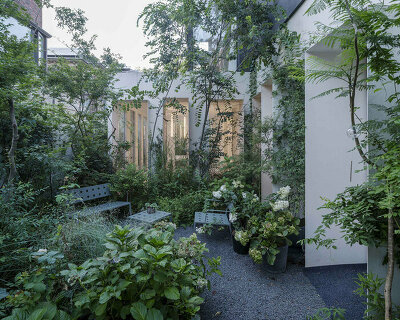 HAS design & research hides this 'forest villa' among lush gardens