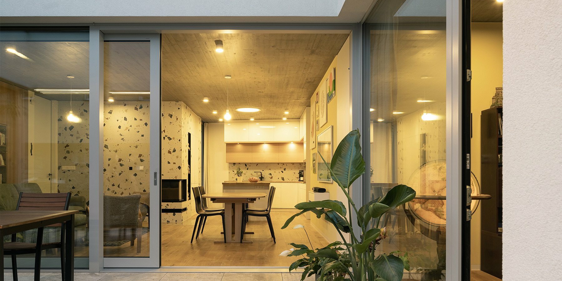 green-atriums-house-aosi-czech-republic-designboom-1800-2