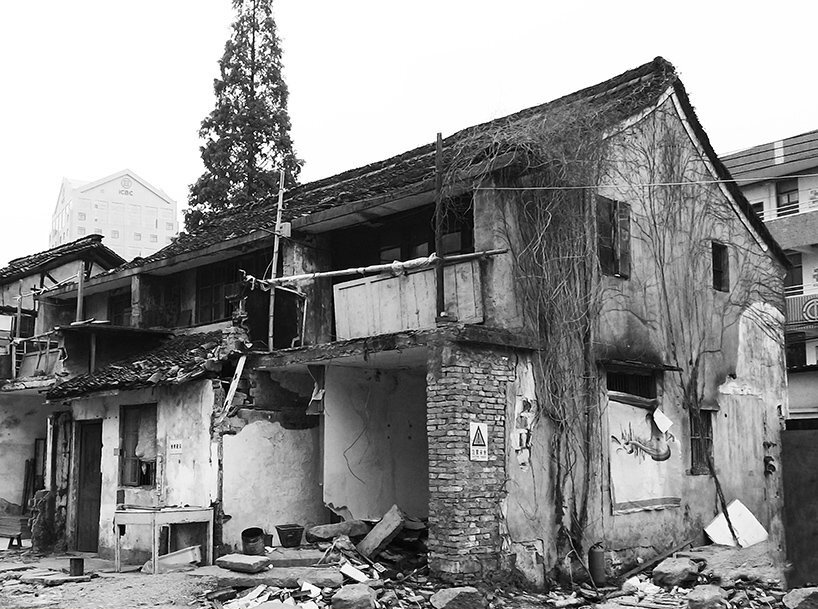 Y23 before renovation -- the wall was mostly preserved in its original state