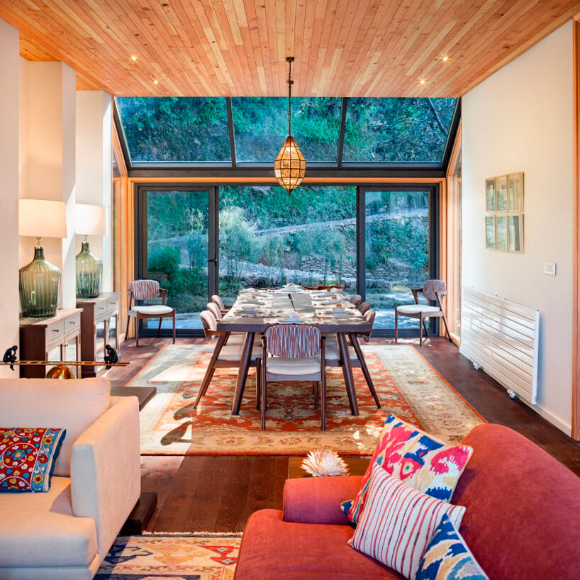 the dining area doubles as a conservatory, illuminating interiors with natural daylight